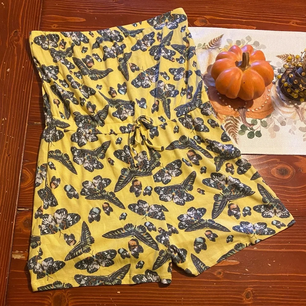 Butterfly print yellow strapless tube too shorts romper NWOT - Picture 2 of 6